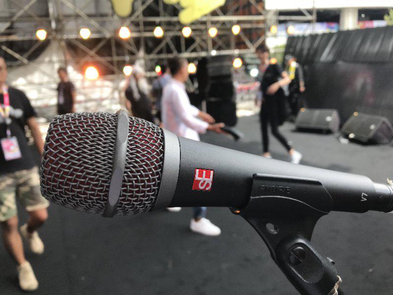 這次，sE V7 的巡演嘉賓不一般