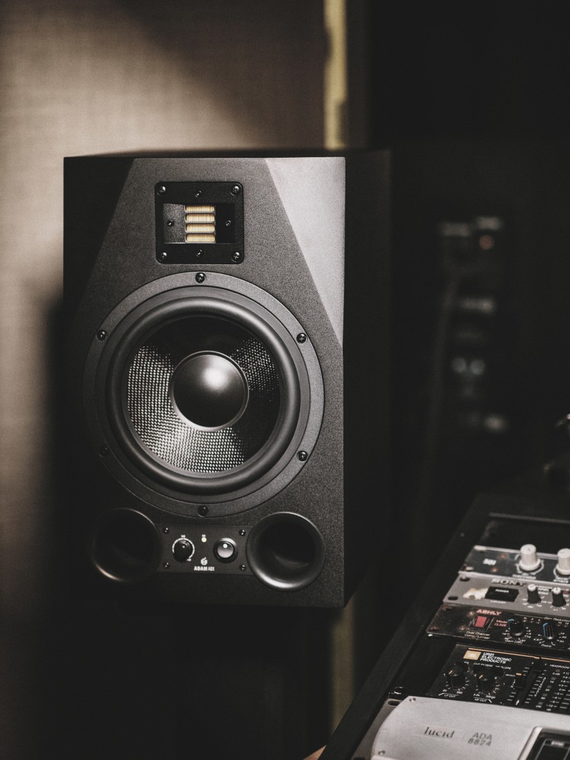 低估了 ADAM Audio A8X 太多年，原來(lái) 8 寸這么從容？