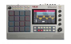 致敬經(jīng)典：AKAI 即將推出 MPC Live II Retro 限量版，采用經(jīng)典奶油白 MPC 配色